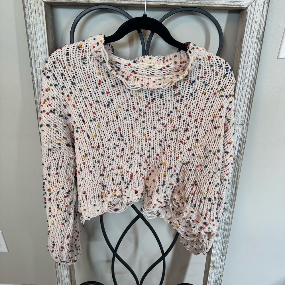 Distressed Cropped Knit Sweater w/ Colorful Cream‎ Red Popcorn Yarn (M/L Fit)